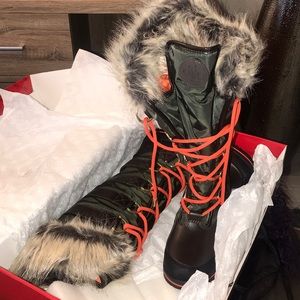 Guess Women’s Cold Weather Boots Olive/Green SZ: 7